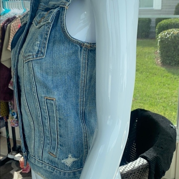 Abercrombie & Fitch - Destroyed Jean Vest - Picture 6 of 8